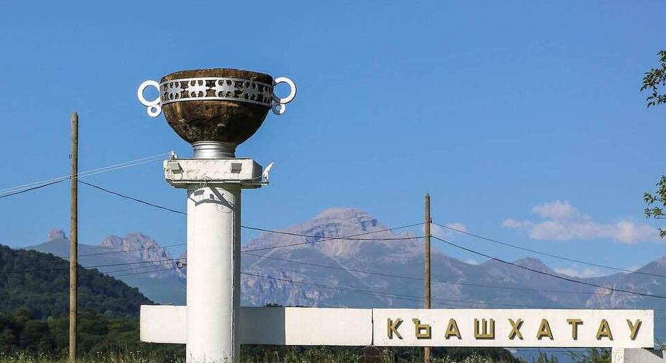 В Кашхатау восстанавливают кровлю ДК, повреждённую ветром