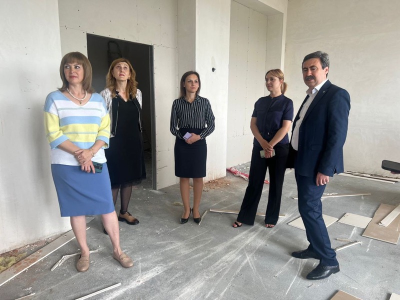 Депутат Госдумы и министр просвещения и науки КБР проинспектировали ремонт школ 