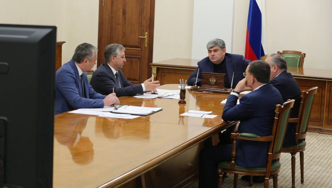 Казбек Коков провел еженедельное заседание штаба по вопросам капитального строительства 
