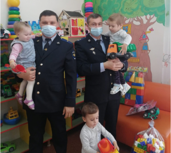 Следователи побывали в гостях у малышей
