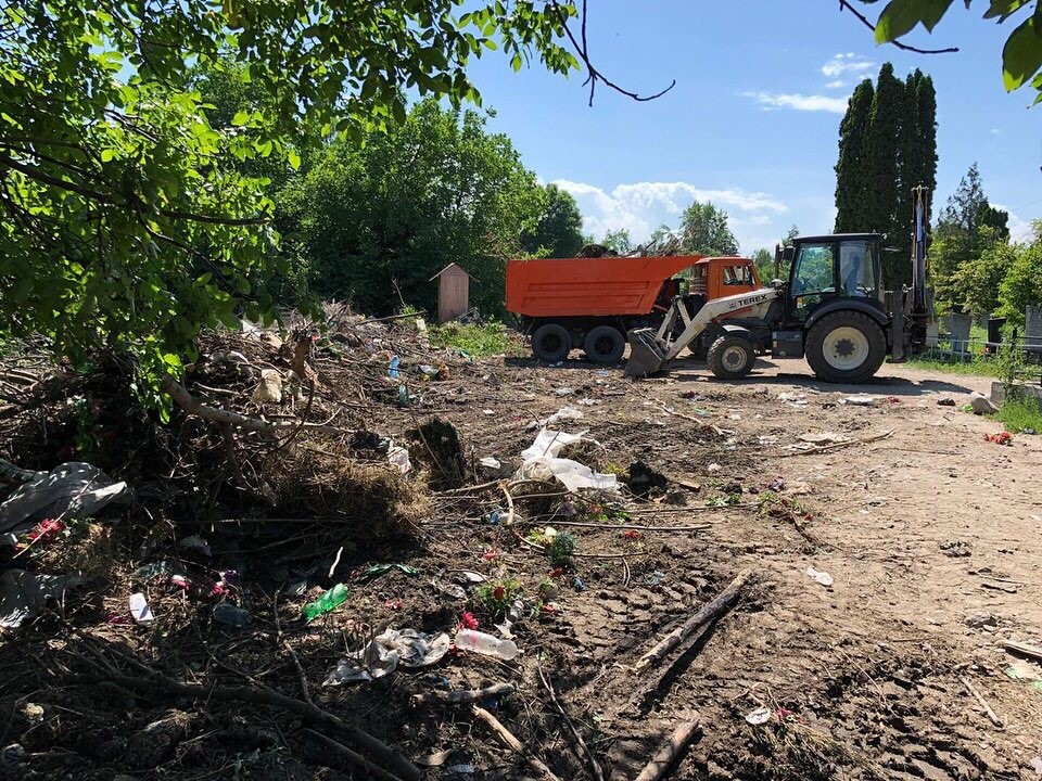 В Нальчике наводят порядок на городских кладбищах