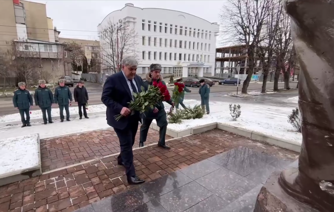 Казбек Коков встретился с сотрудниками МЧС