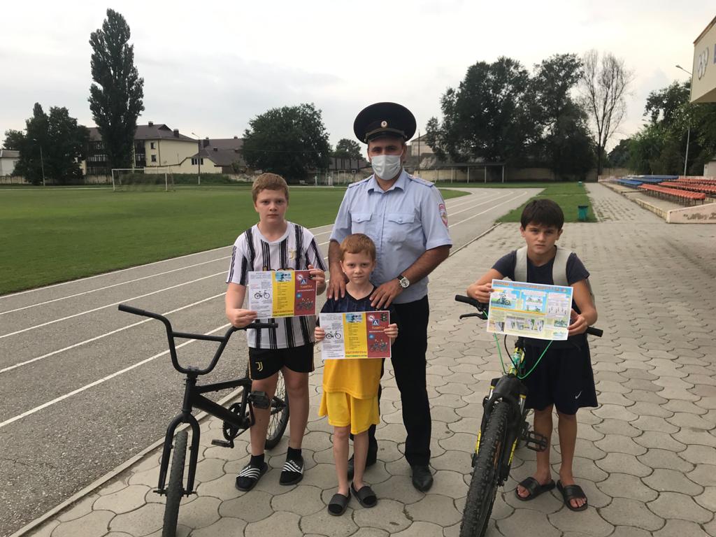 В летний период безопасность юных велосипедистов на особом контроле сотрудников Госавтоинспекции Кабардино-Балкарии