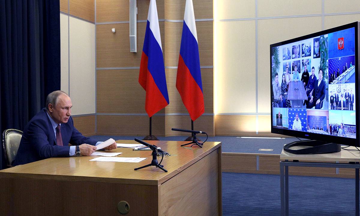 Путин встретился с общественниками-победителями предварительного голосования