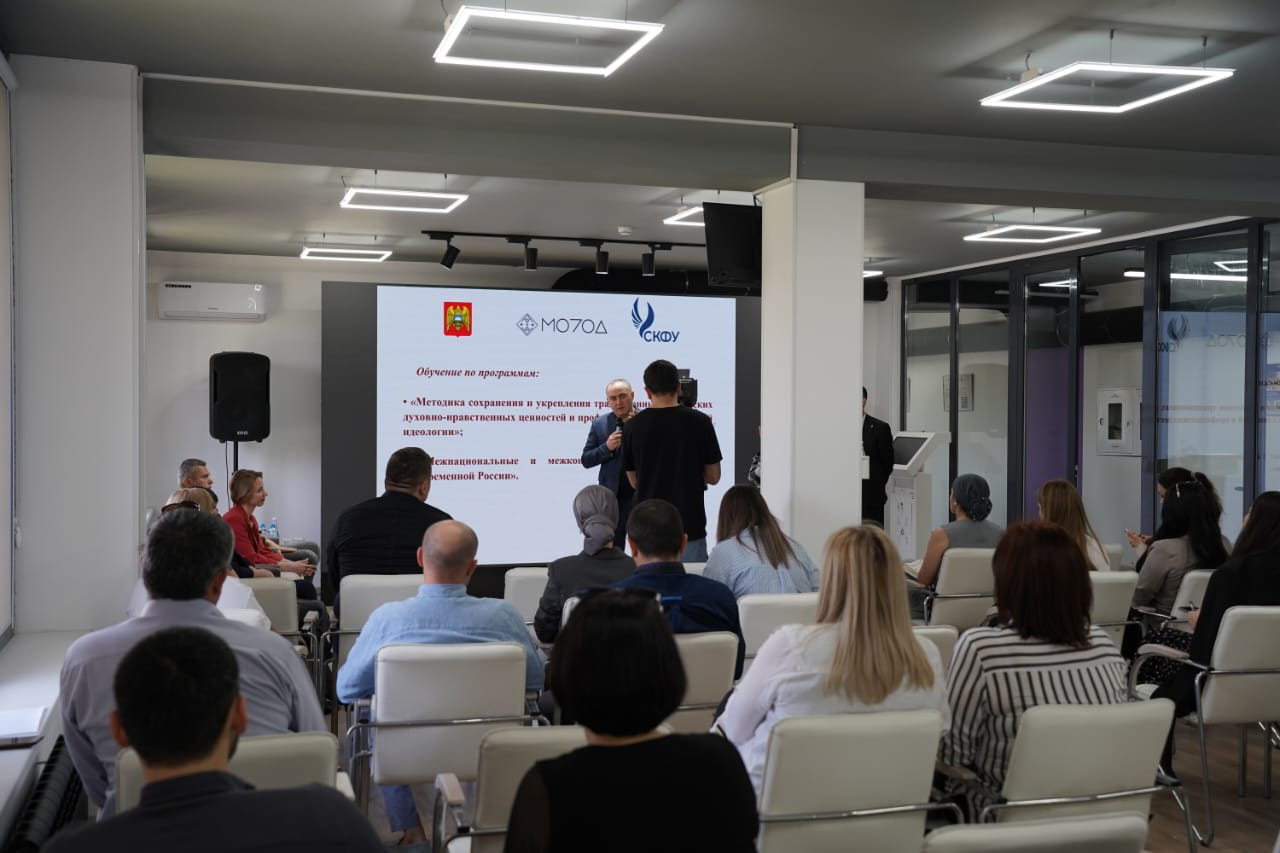 В Нальчике проходит семинар по работе с молодежью  