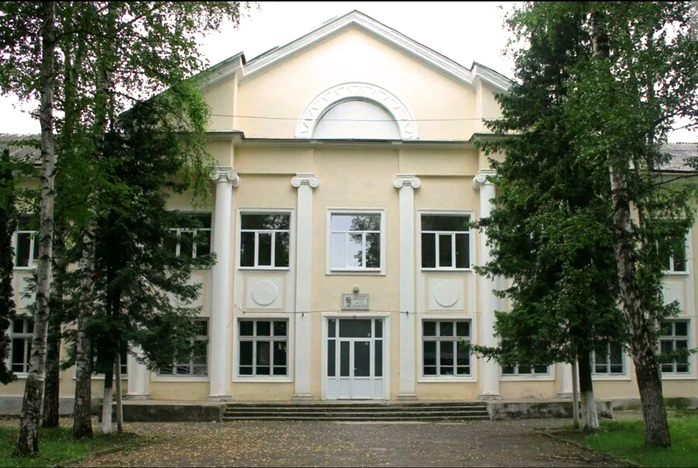 Коллектив и родительское сообщество нальчикской школы выразили соболезнования семьям погибших в теракте