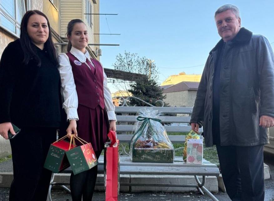 Дети Кабардино-Балкарии получили новогодние подарки от Юрия Чайки