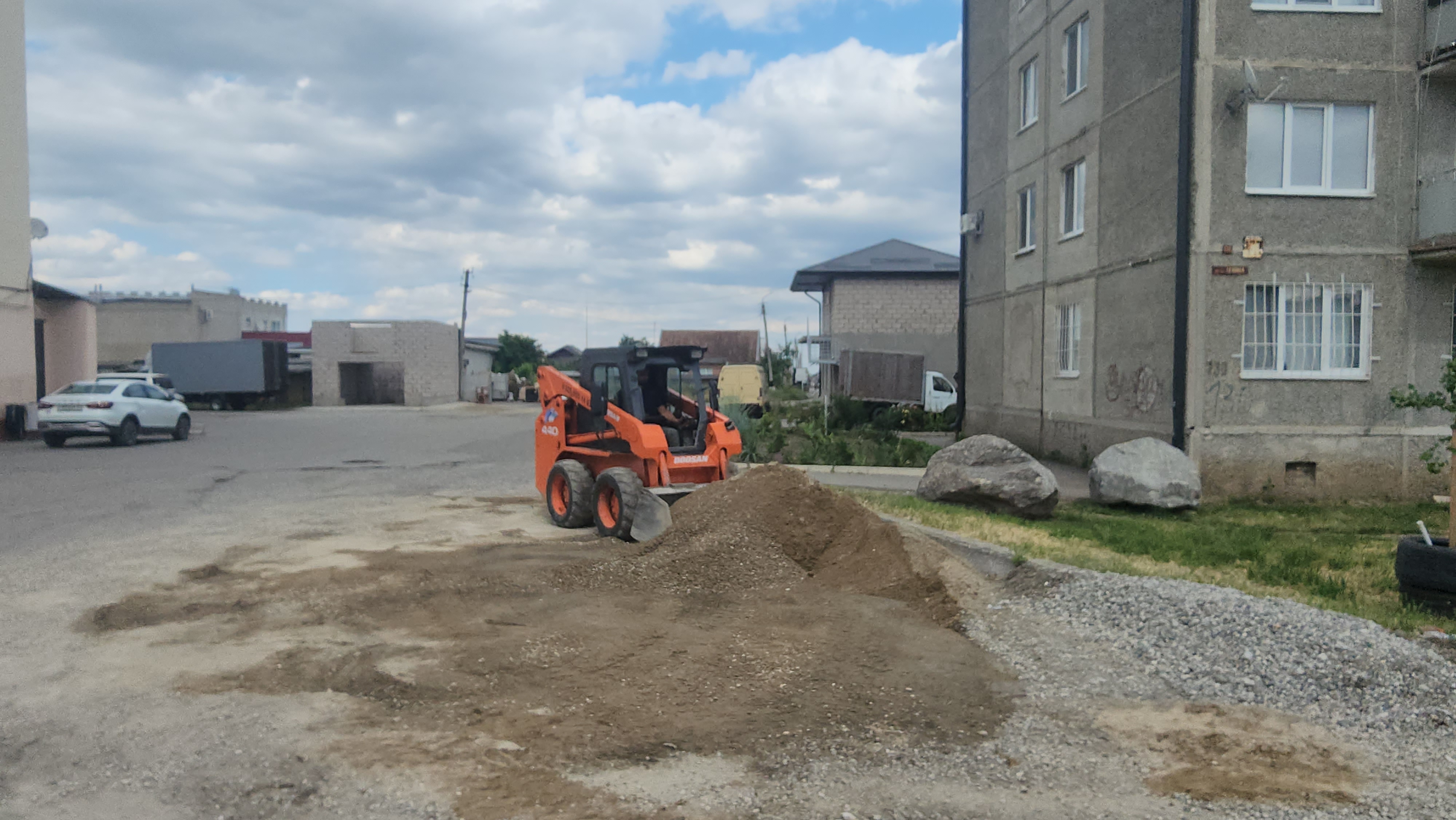 Ход работ по благоустройству общественных пространств в городском округе Баксан под контролем