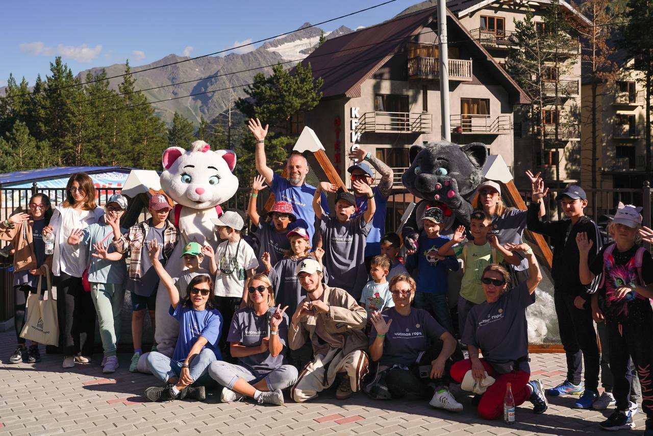 На склонах Эльбруса волонтеры собрали 20 тонн мусора