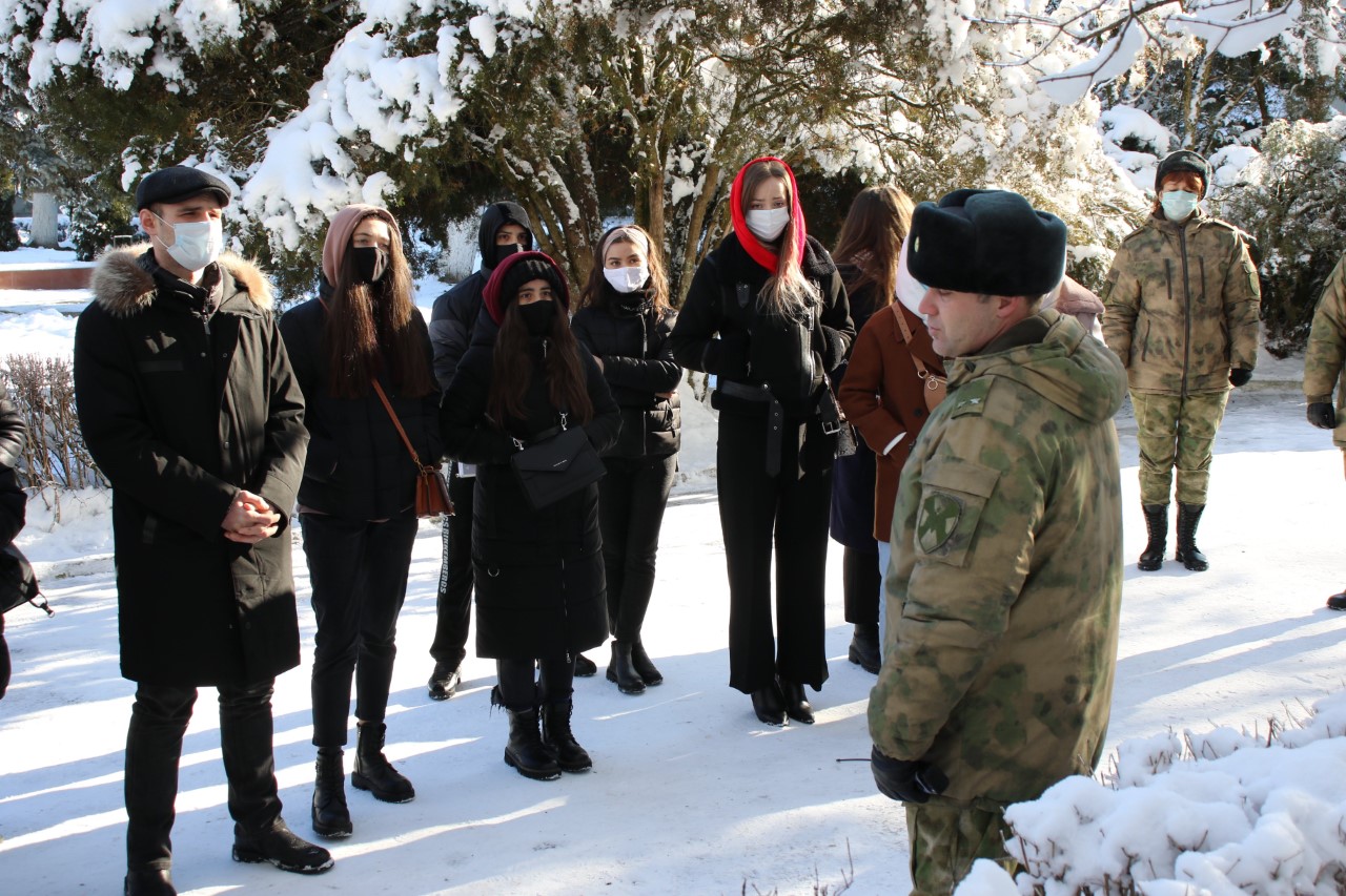 В Кабардино-Балкарии росгвардейцы организовали экскурсию для студентов