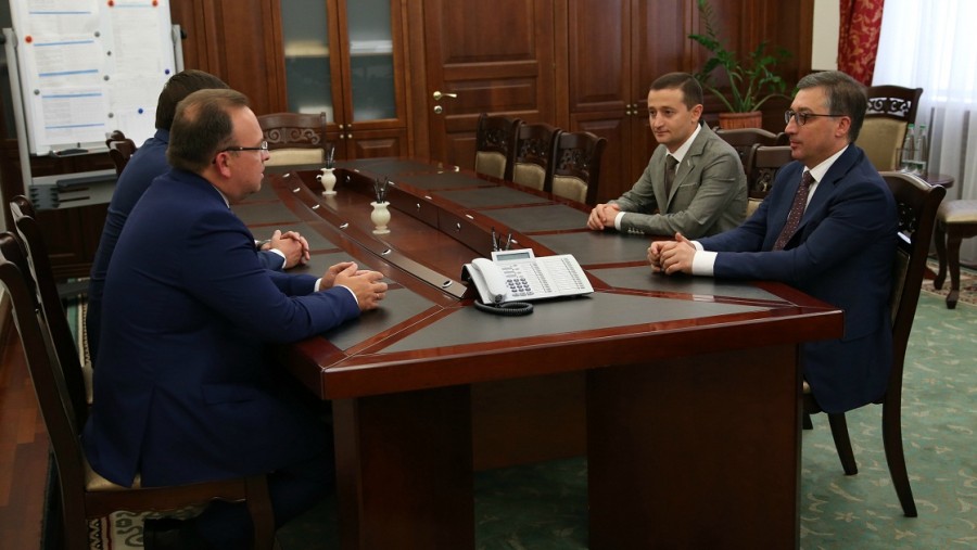 Алий Мусуков провел встречу со старшим вице-президентом банка ВТБ Русланом Еременко