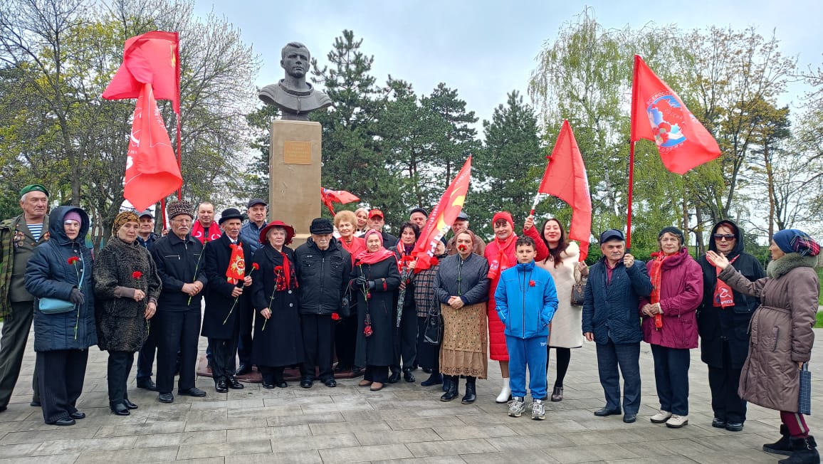 Встреча на Аллее космонавтов