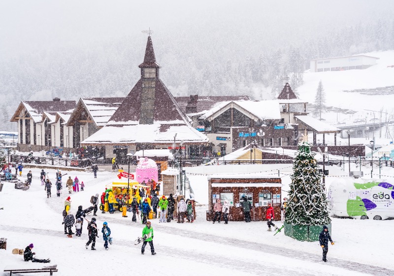 Более 100 тысяч туристов посетили в новогодние праздники горнолыжные курорты Северного Кавказа