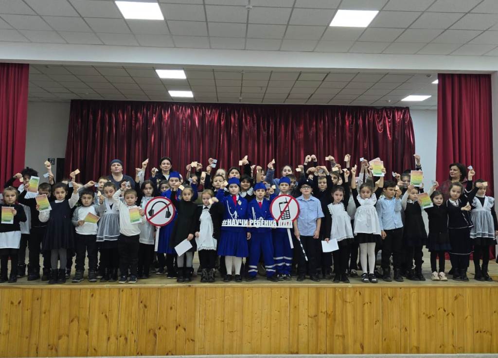 Юные инспекторы движения Кабардино-Балкарии провели для школьников сценическое представление  