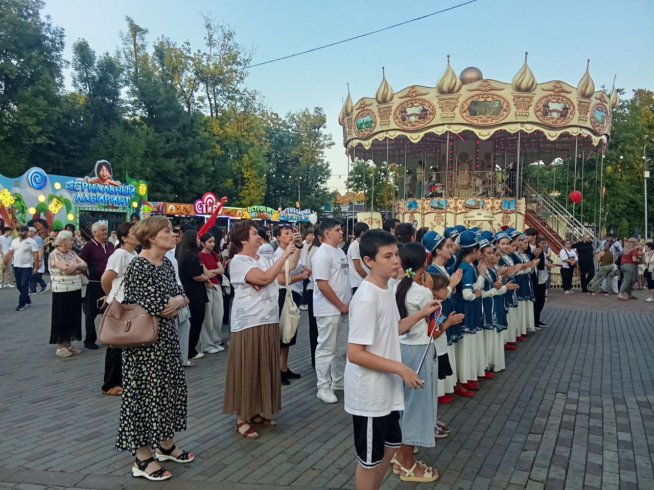 В Кабардино-Балкарии праздничной программой «Лето детям» отметили День Государственного флага РФ