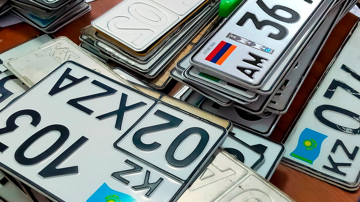 Рейд ГИБДД выявил более сотни нарушений правил регистрации автотранспорта