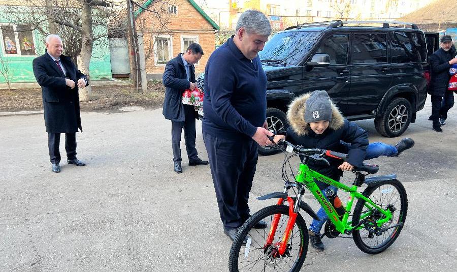 Казбек Коков исполнил новогоднее пожелание школьника Виктора из Прохладного