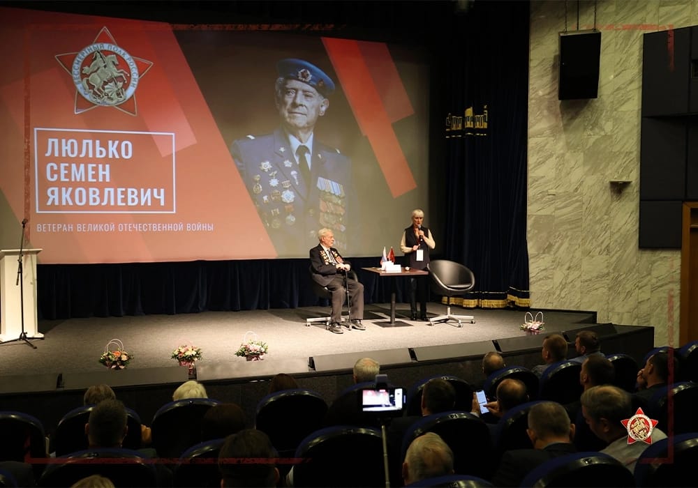 Бессмертный полк России: равнение на героев!