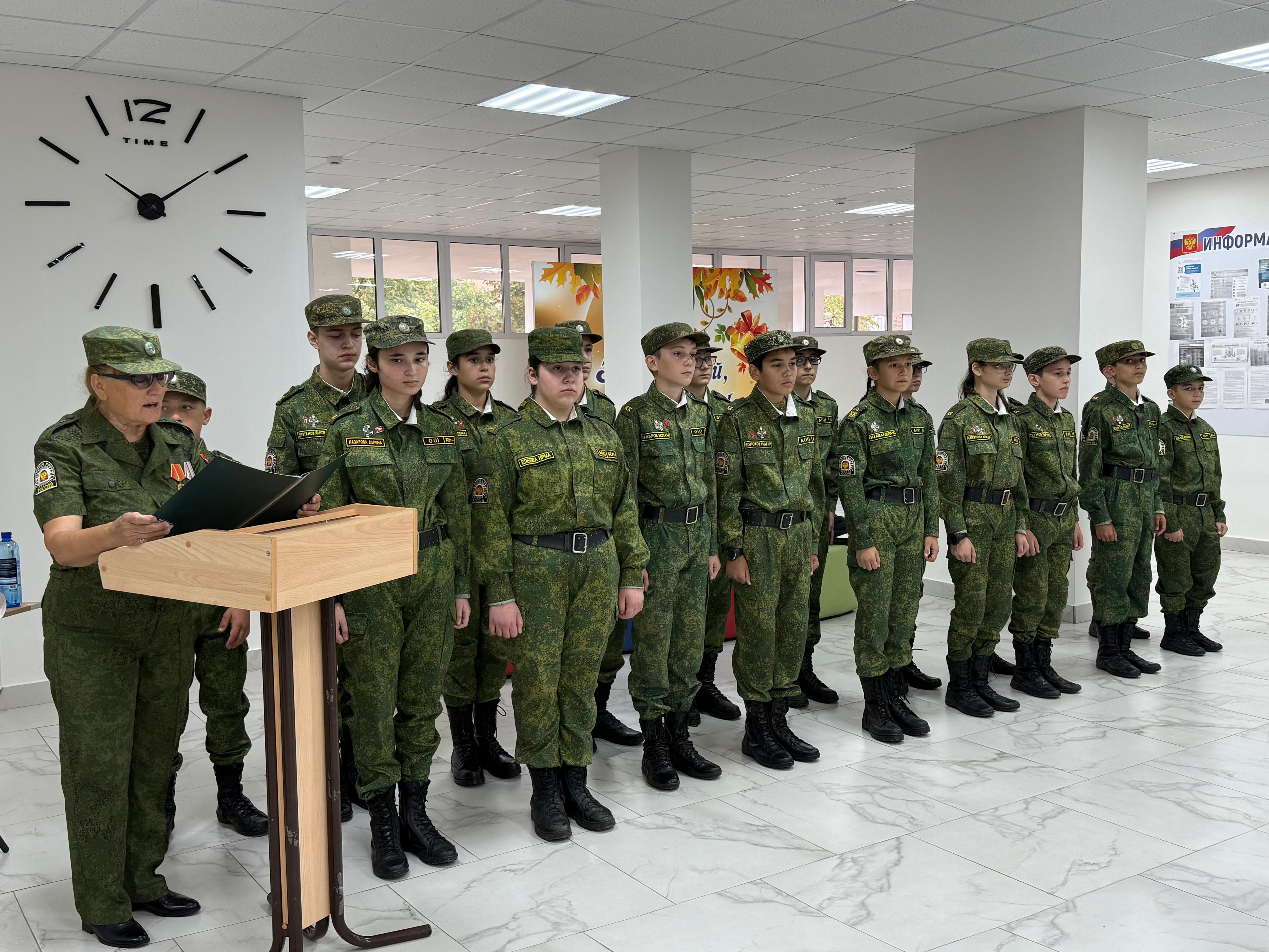 Росгвардейцы в Нарткале провели урок мужества в кадетском классе