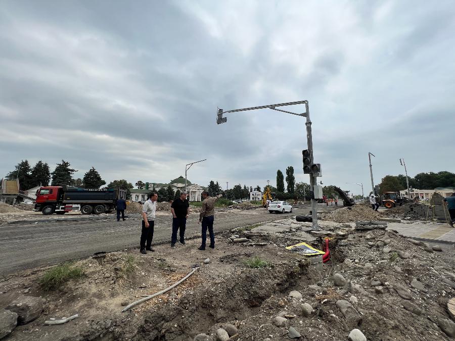 Казбек Коков проинспектировал ход дорожных работ в Нальчике