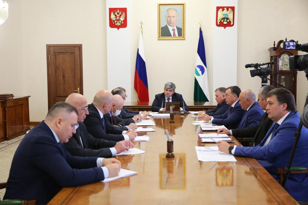 Казбек Коков провел совещание с Правительством КБР