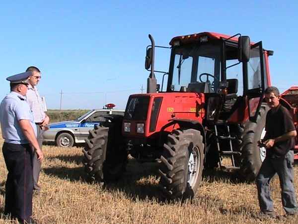 Автоинспекторы проверят  сельскохозяйственную крупногабаритную технику на автодорогах Кабардино-Балкарии 