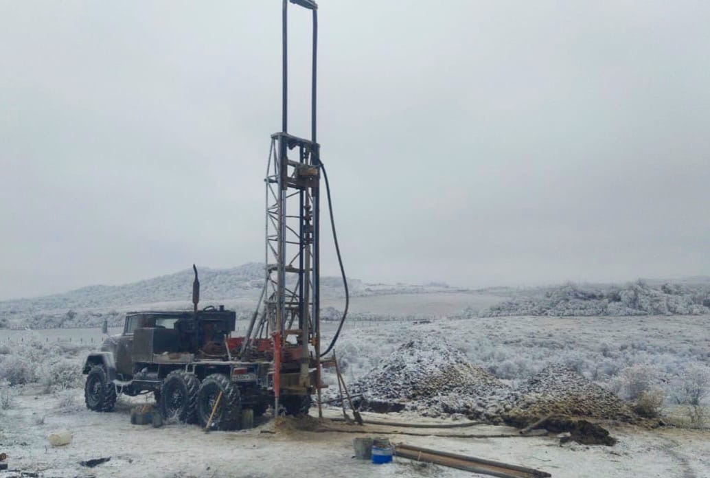 В Каменке начали бурить водозаборную скважину