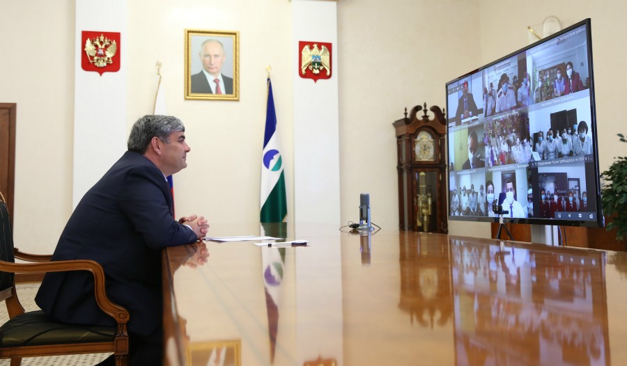 Казбек Коков провел встречу с работниками санитарно-эпидемиологической службы республики