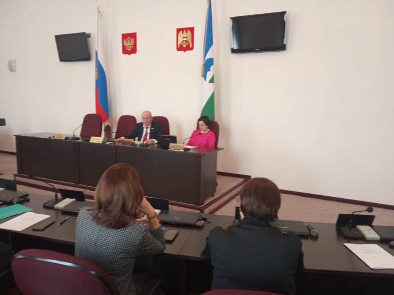 В Парламенте КБР обсудили укрепление семьи и семейных ценностей