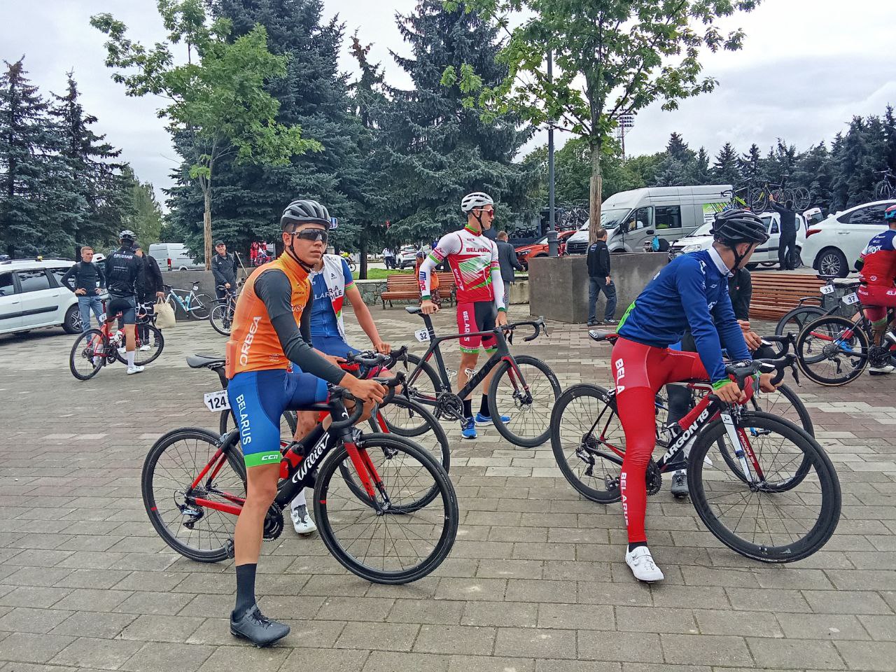 Девятый этап шоссейной велогонки стартовал в Нальчике