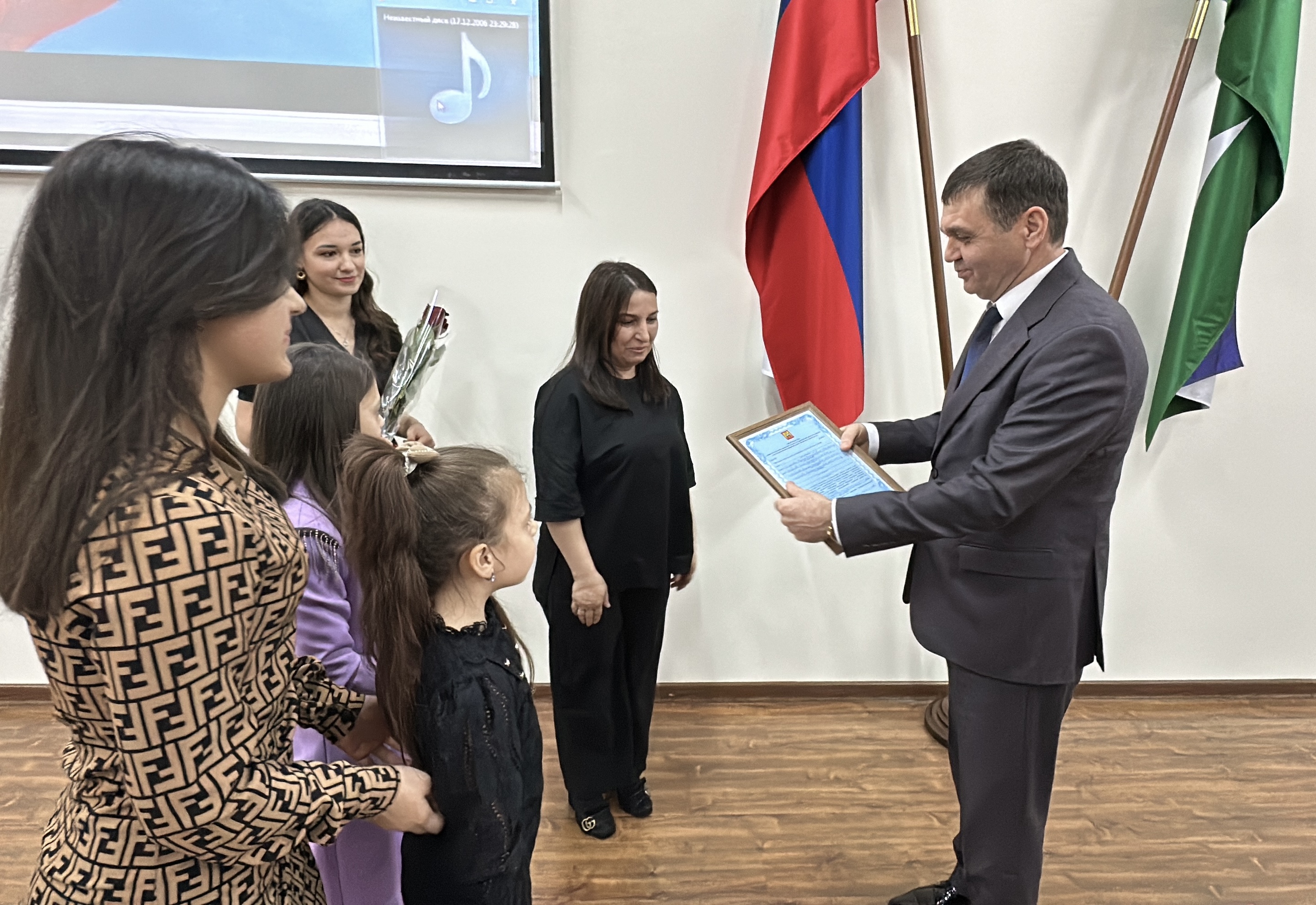 Молодые семьи Баксанского района получили поддержку в «жилищном вопросе»