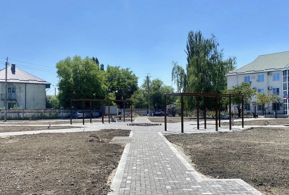 В Майском благоустраивают сквер