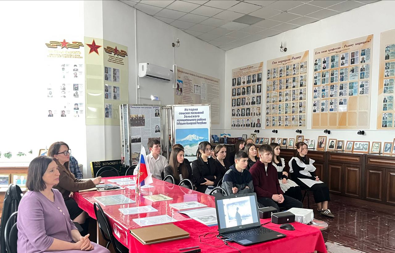 Школьникам показали фильм об истории родного села