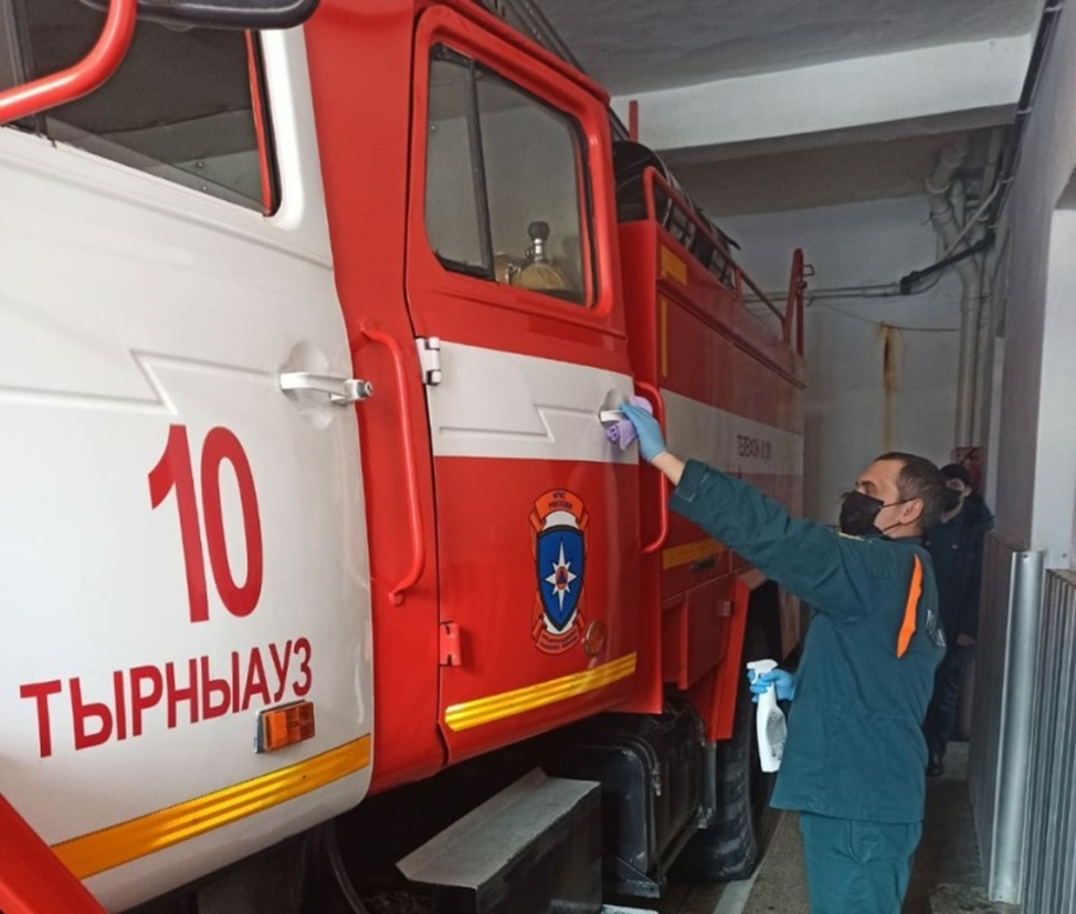 В МЧС проходит дезинфекция служебных помещений