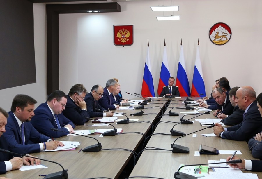 Дмитрий Медведев провел совещание по вопросу строительства новых школ в Северо-Кавказском федеральном округе