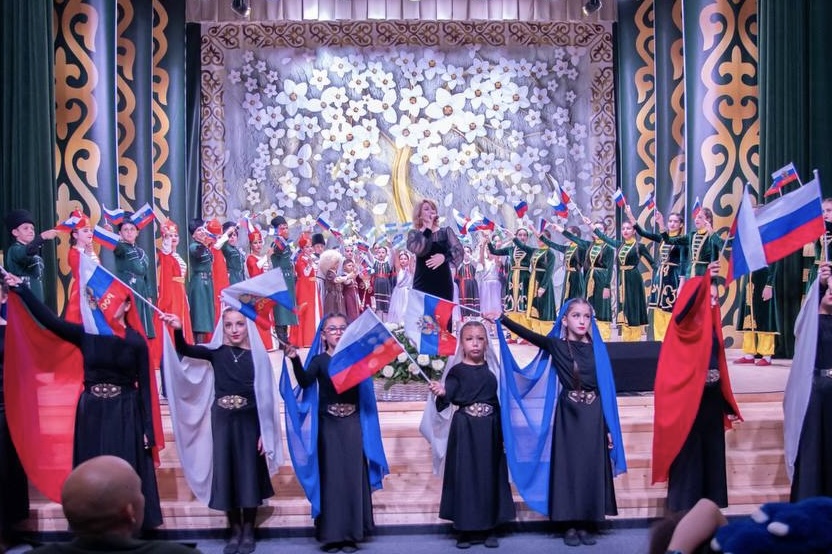 Цвети, мой край, моя земля!