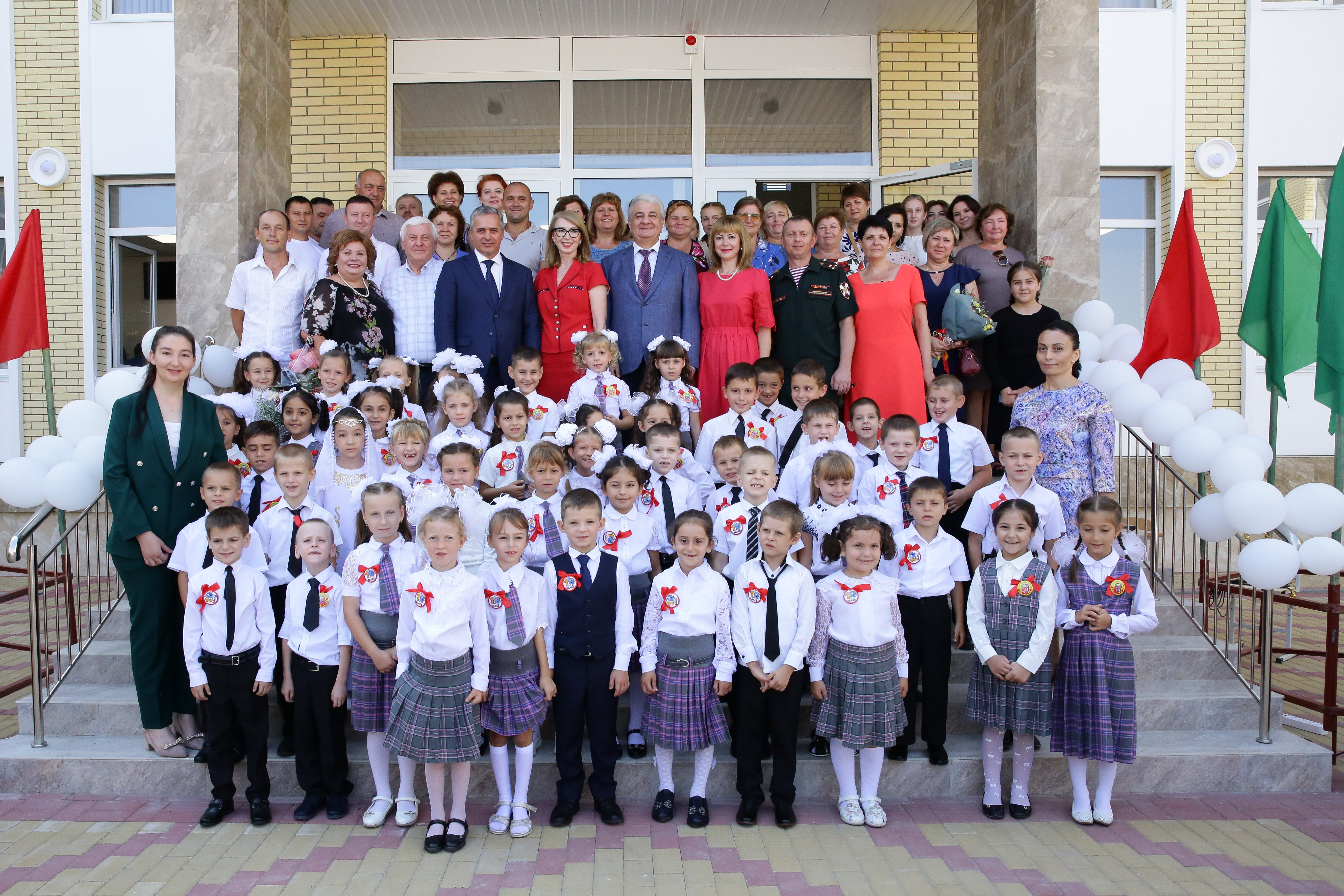 В Ново-Ивановском открыли новую школу