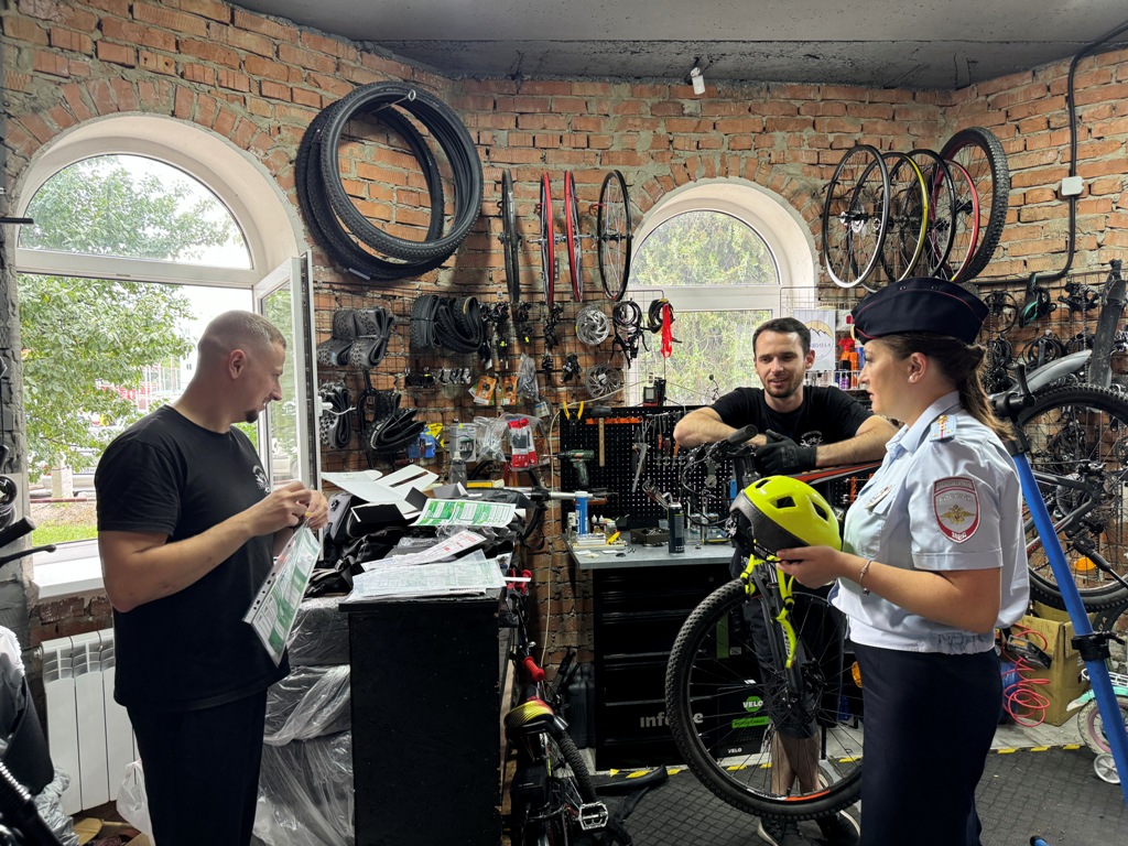 Автоинспекторы Кабардино-Балкарии провели беседы с продавцами самокатов  