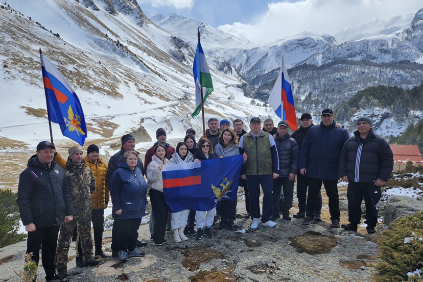 По Черекскому ущелью провезли флаг ФСИН России