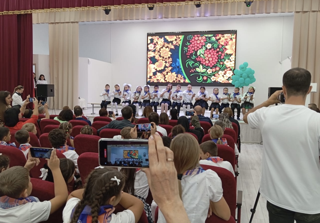 В Майском прошел инклюзивный концерт «Все дети равные»