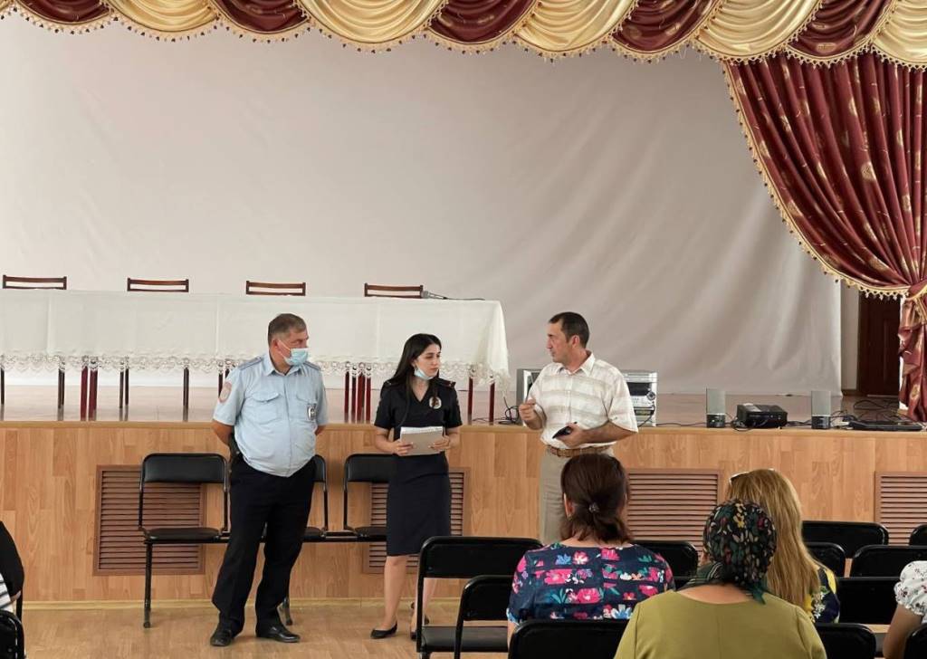 Родители школьников Кабардино-Балкарии с помощью видеопособий изучают основные ошибки детей на дорогах