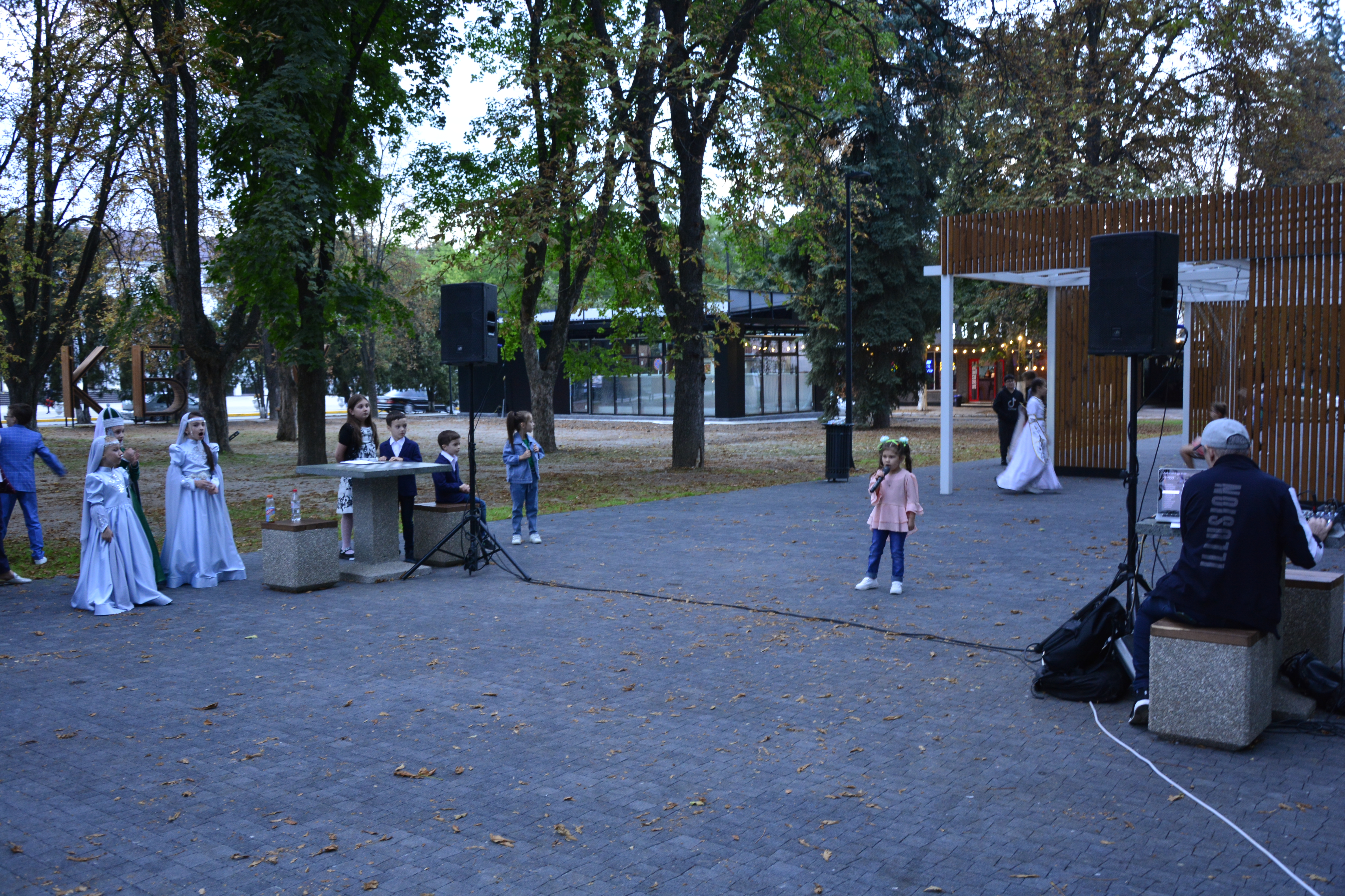 Воспитанники вокальной студии «Иоканто» поздравили КБР со 100-летним юбилеем