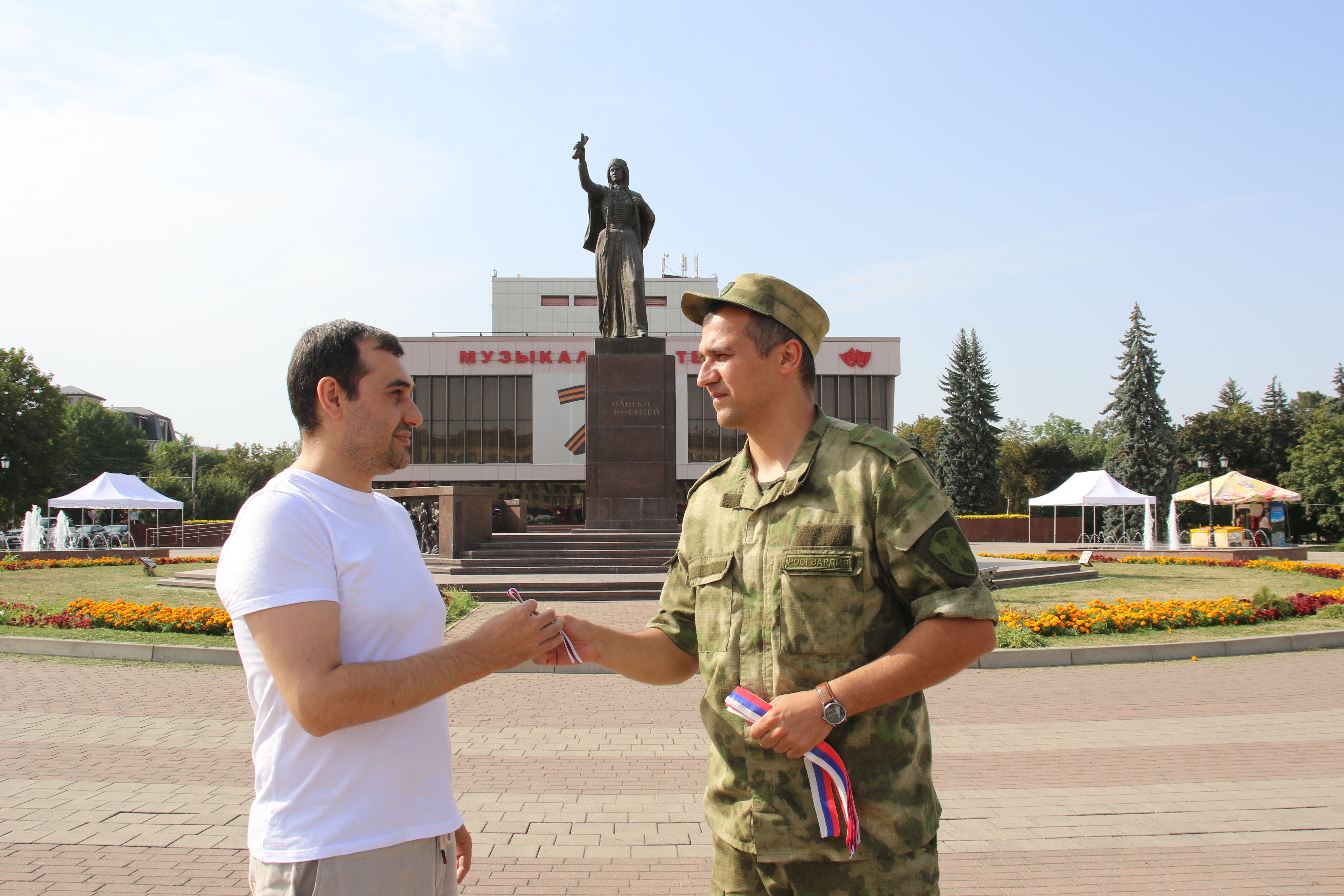 Росгвардейцы Кабардино-Балкарии поддержали всероссийскую акцию ко Дню Государственного флага