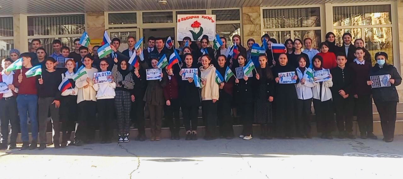 Полицейские Эльбрусского района провели для школьников открытый урок 