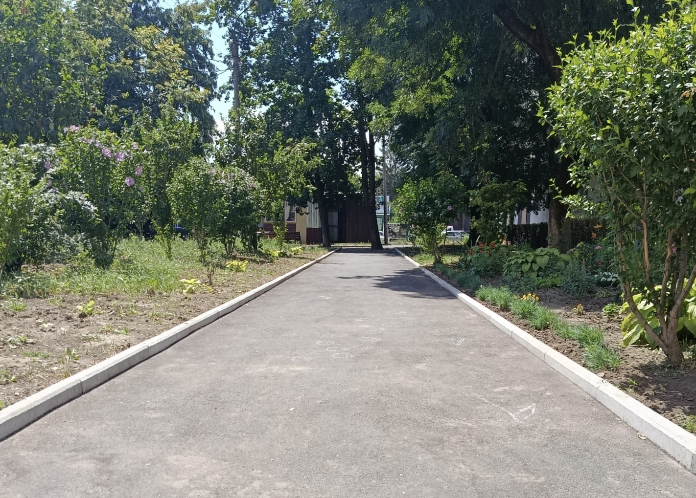 На улице Идарова благоустроили общественную территорию