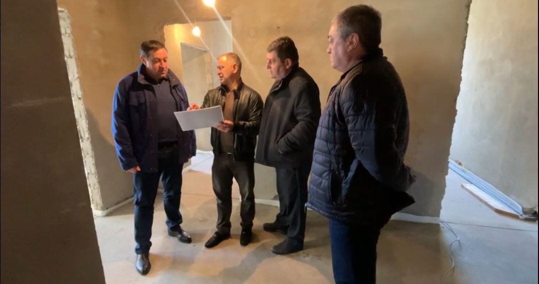 Рустам Калибатов посетил строящиеся объекты здравоохранения