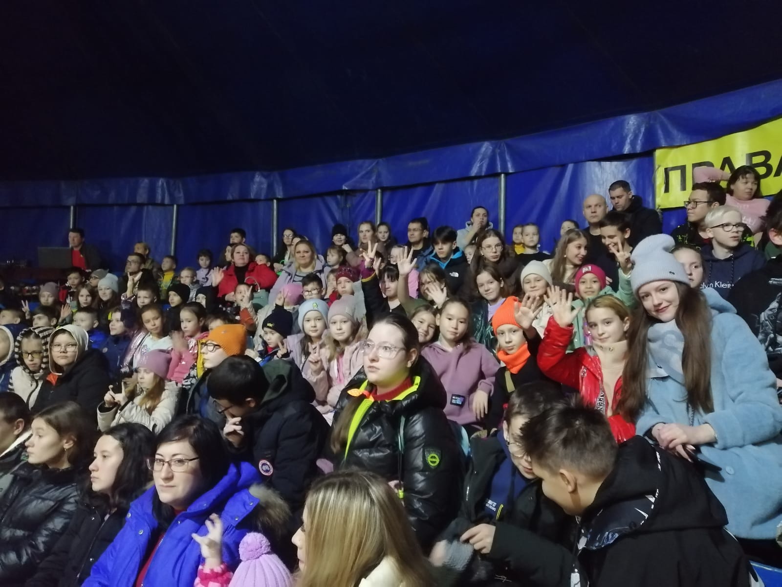 Бесплатный цирк для маленьких зрителей