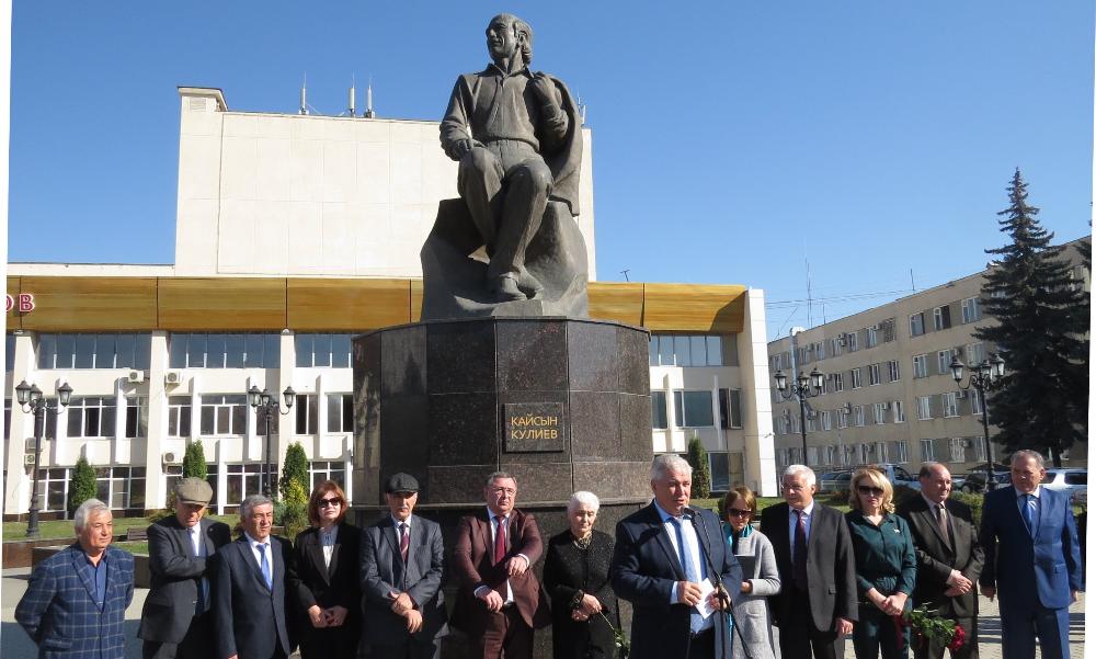 В Нальчике празднуют день рождения Кайсына Кулиева