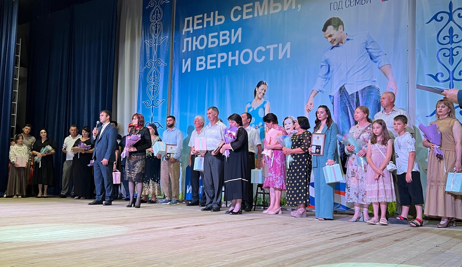 Якушев: Одна из первоочередных задач – поддержка детей участников СВО