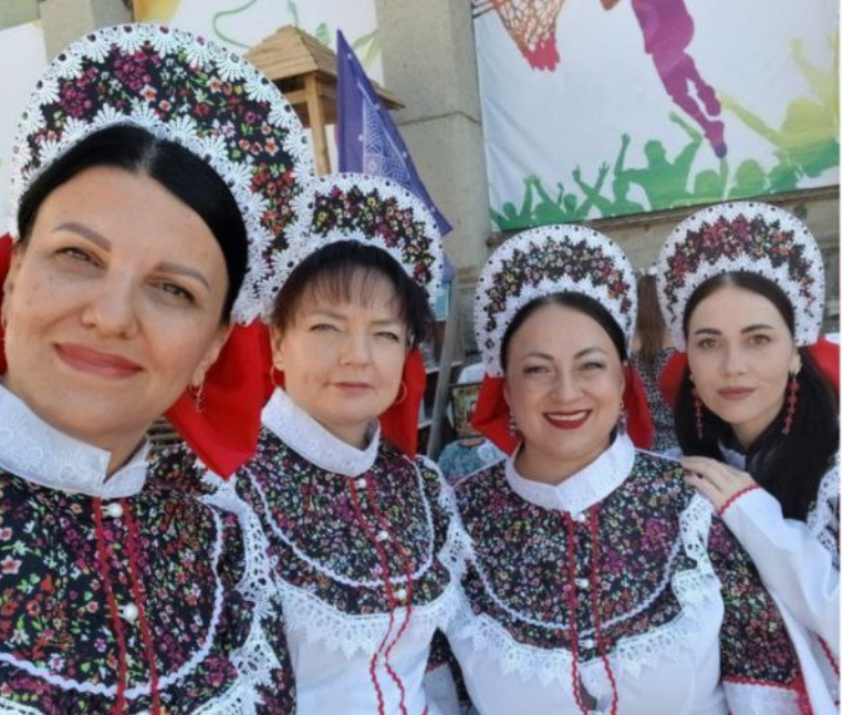 Вокальная группа «Радоница» выступила на казачьем фестивале
